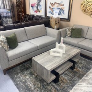 ROBERTA LOVESEAT